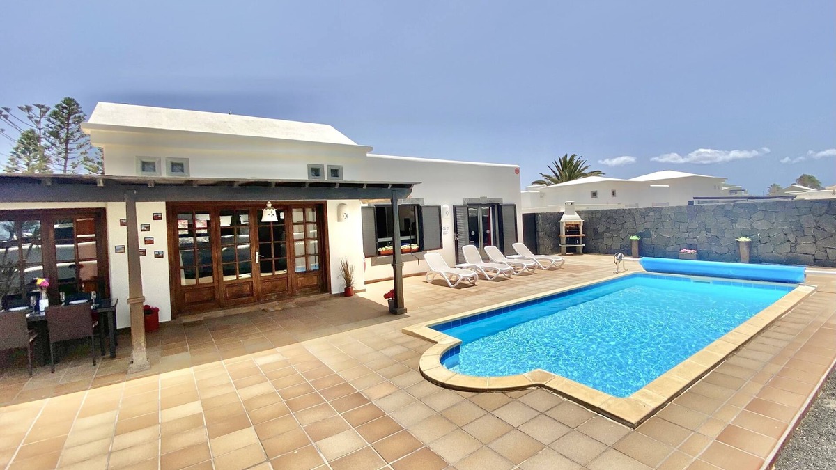 Montana Roja Villa | Luxury 2 bed 2 bath private villa with heated pool and free WiFi