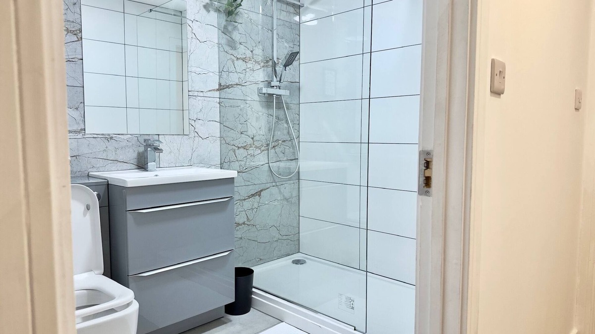 Birmingham Apartment | Luxury 2 Bed Apartment in West Midlands