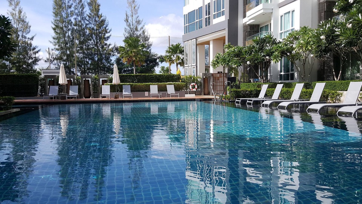 Nong Kae Apartment | Luxury 2 bed apartment - Golf Course, Pool, and partial sea views.