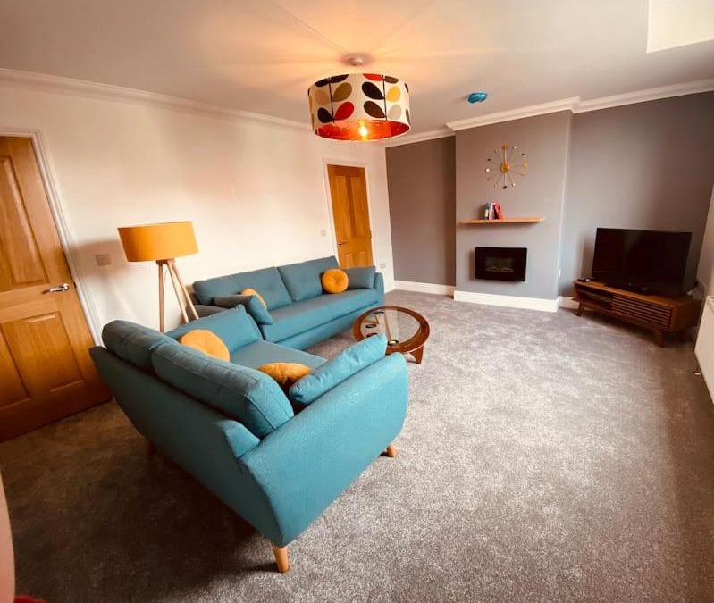 Carlisle Apartment | Luxury 2 bed apt 4 mins from M6 J44 pet friendly,
