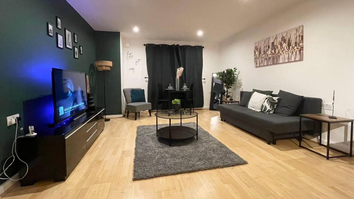 Coventry Apartment | Luxury 2 bed Apt-Free parking
