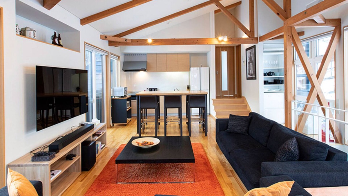 Hirafu House | Luxury 2 Bed Ski Chalet with Hot tub, Niseko Chalet 1007