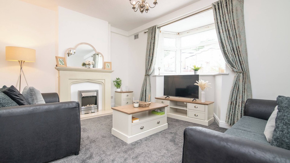 Oldbury House | Luxury 2 Bedroom Home Near Birmingham - Fast WiFi