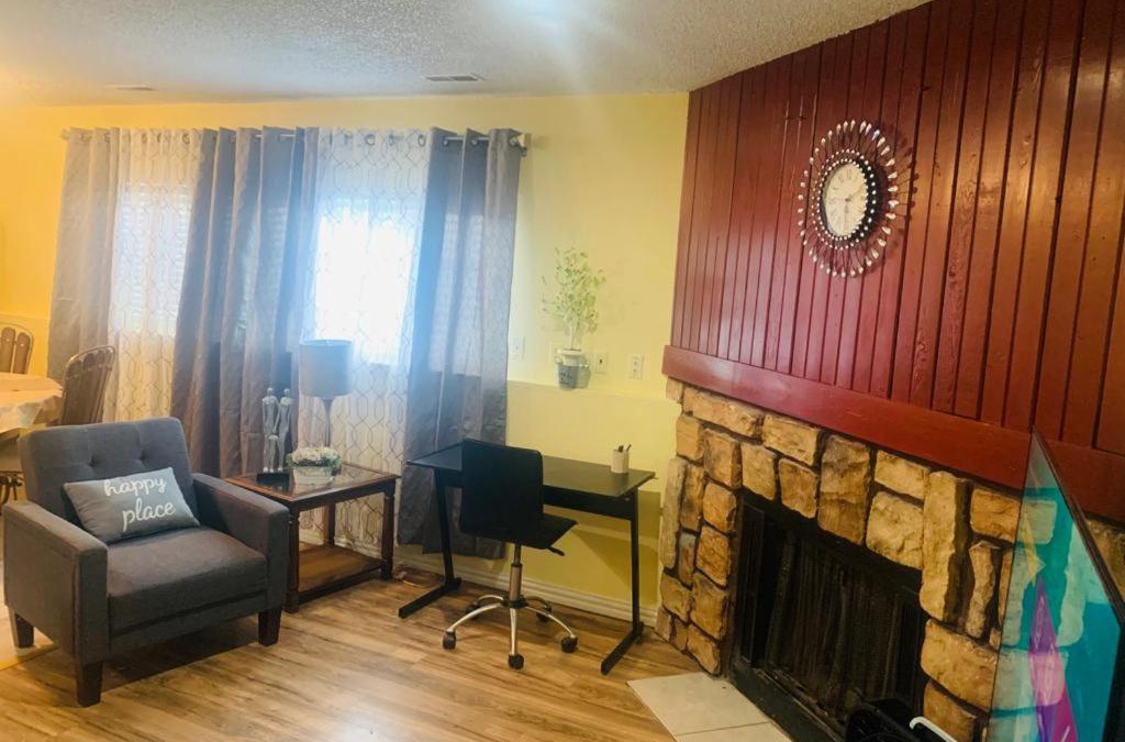 Southeast Colorado Springs Apartment | Luxury 2 bedroom rental place with a fireplace