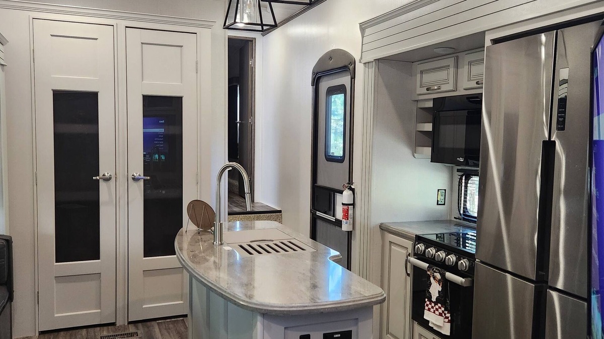 Hermosa RV Rental | Luxury 2 bedroom with WiFi and FREE CUSTER PARK PASS! Close to Mt. Rushmore!