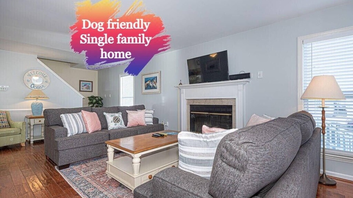 Little Salisbury House | Luxury 2-story, 3 bedrooms plus den house with free WiFi, linen included, backyard for pet friendly, located in a family-friendly neighborhood on the bayside just a few blocks from the beach!