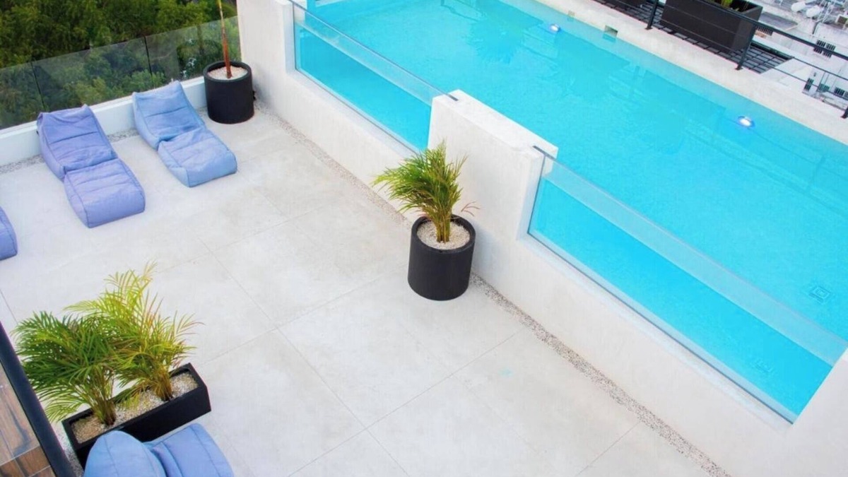 Tohoku Apartment | Luxury 2BD Condo 3 blk from 5th Ave W/PoolandParking