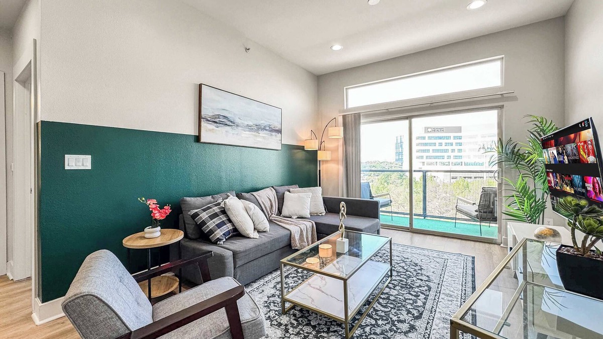 Deep Ellum Apartment | Luxury 2BD | Deep Ellum | Free Parking | Pool+Gym
