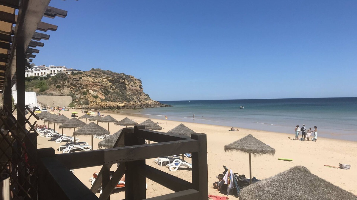Burgau Apartment | Luxury 2Bed 2Bath Apart, large Veranda, A/C, Wi-Fi, Pool, 5 mins to BURGAU Beach