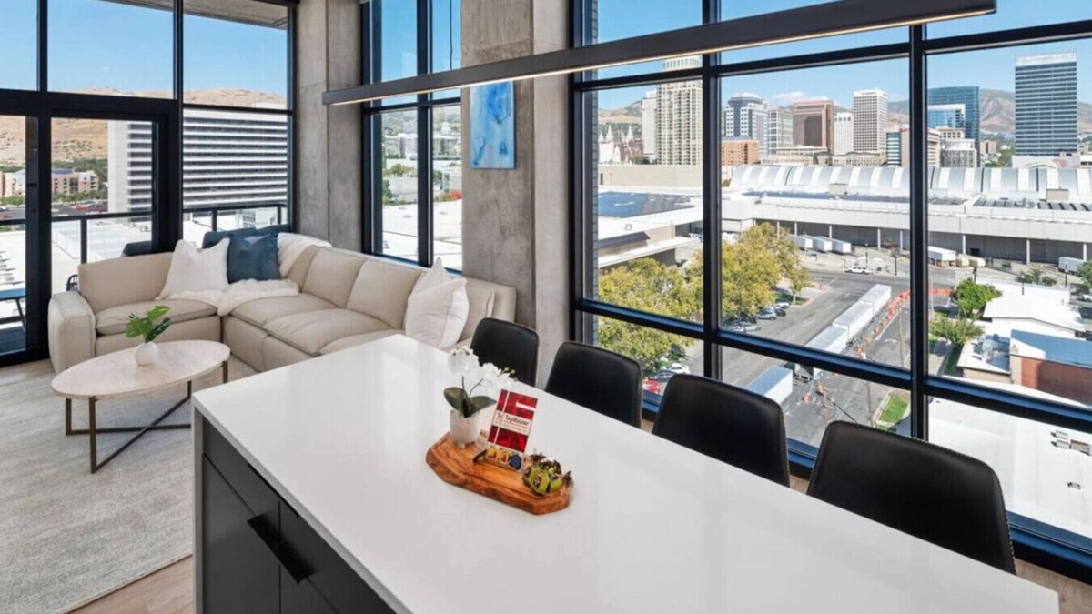 Rio Grande Apartment | Luxury 2BR 2BA Penthouse-Pool, Gym, Pkg, Views!