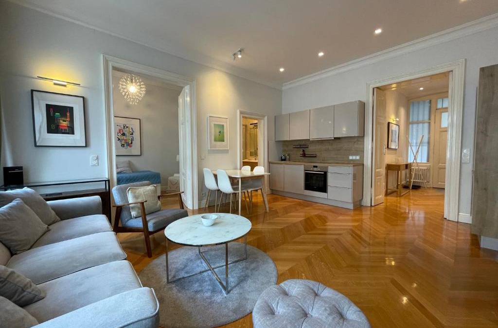 Neubau Apartment | Luxury 2BR Apartment Neubaugasse