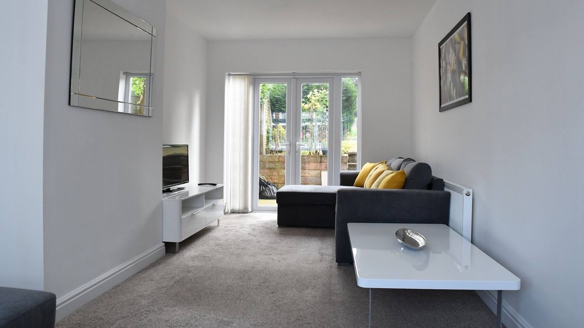 Bloxwich House | Luxury 3 Bed House. 10 mins from NEC & Airport!