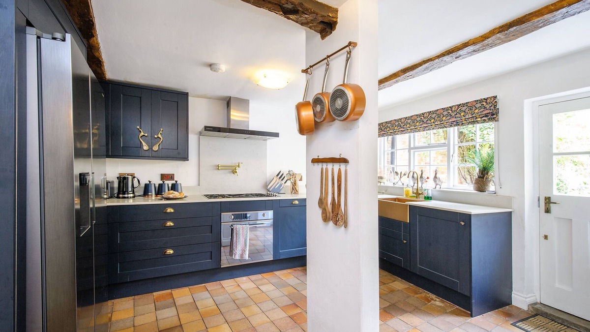 Saffron Walden House | Luxury 3 Bed Manor House Hot Tub Cinema Room Skytv