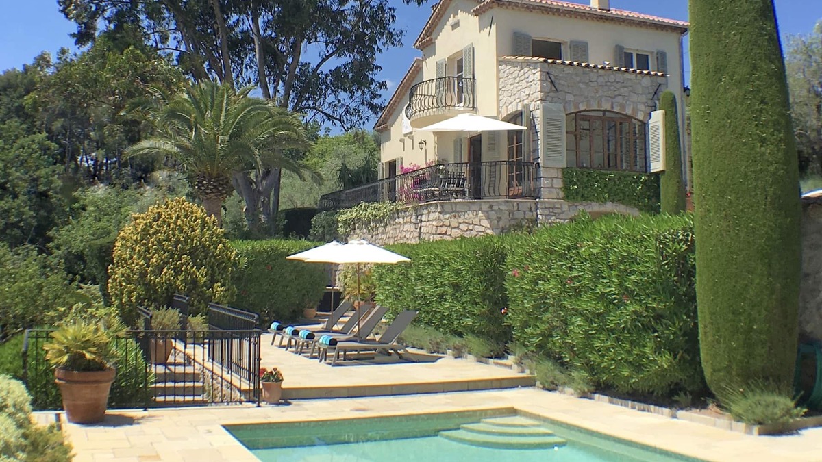 Mougins Villa | LUXURY 3 BED VILLA with AMAZING VIEW and PRIVATE HEATED POOL in GORGEOUS GARDENS