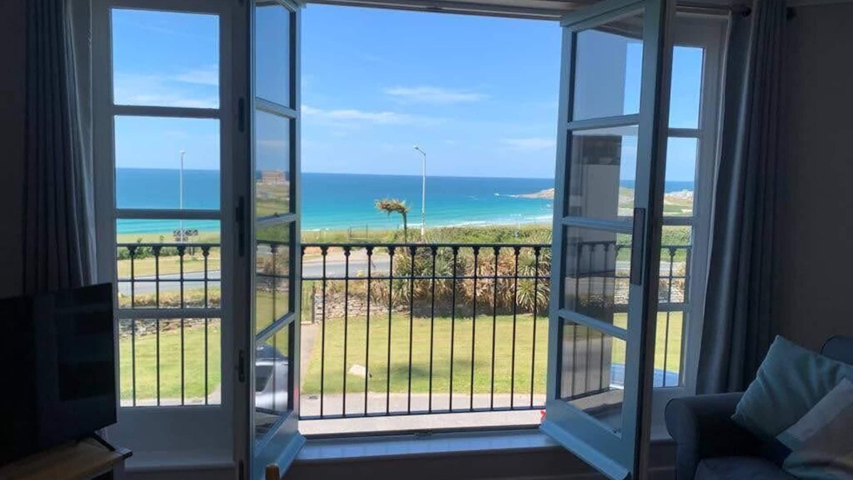 Newquay House | Luxury 3 bedroom Georgian style town house overlooking Fistral Beach