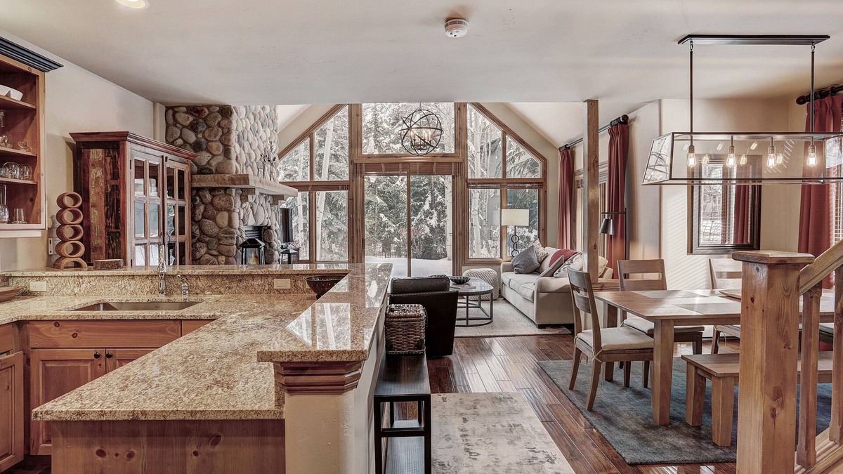 Edwards Condo | Luxury 3 Bedroom Townhome - Walk to Chairlift! by RedAwning