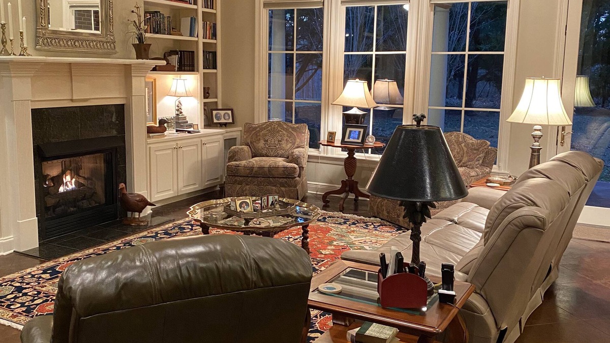 Natchez House | Luxury 3BD/3BA home in Elgin Estates neighborhood