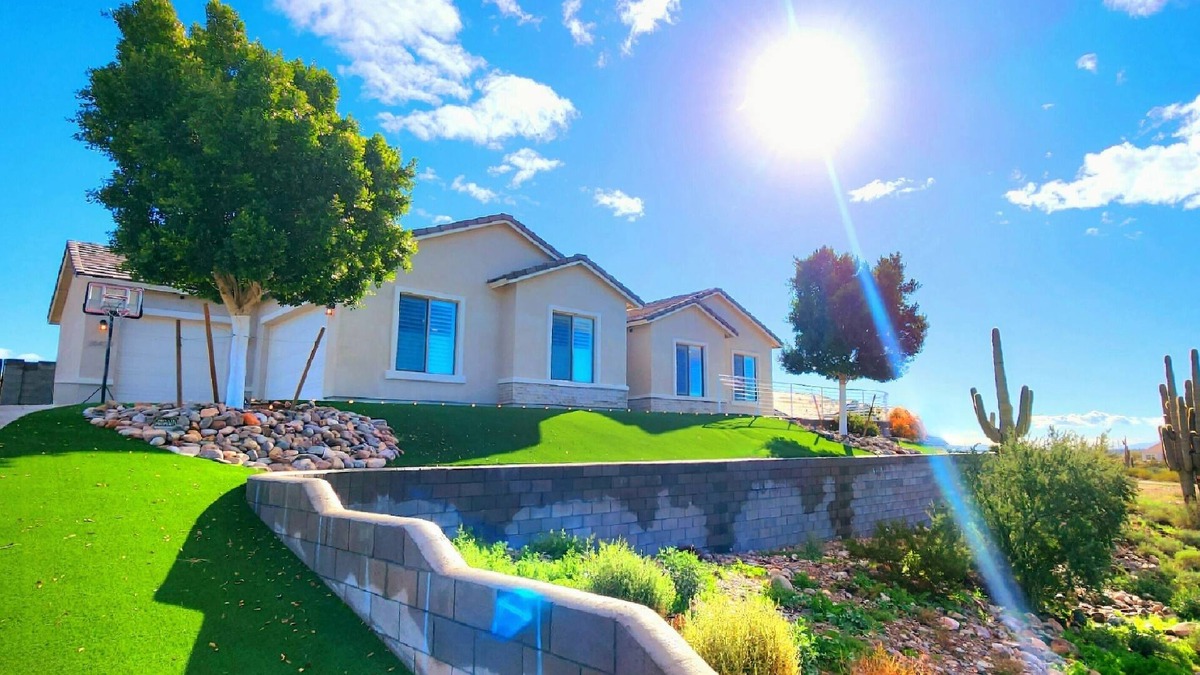 Peoria House | Luxury 3BR 3BA Villa, Private Pool, Pet Friendly*, Indoor Fireplace, 1.25 Acres