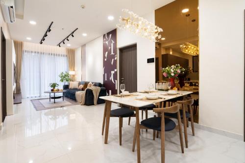 Tan Phu District Apartment | Luxury 3BR Apartment 121m - Resort Pool & Gym - Near Aeon Mall