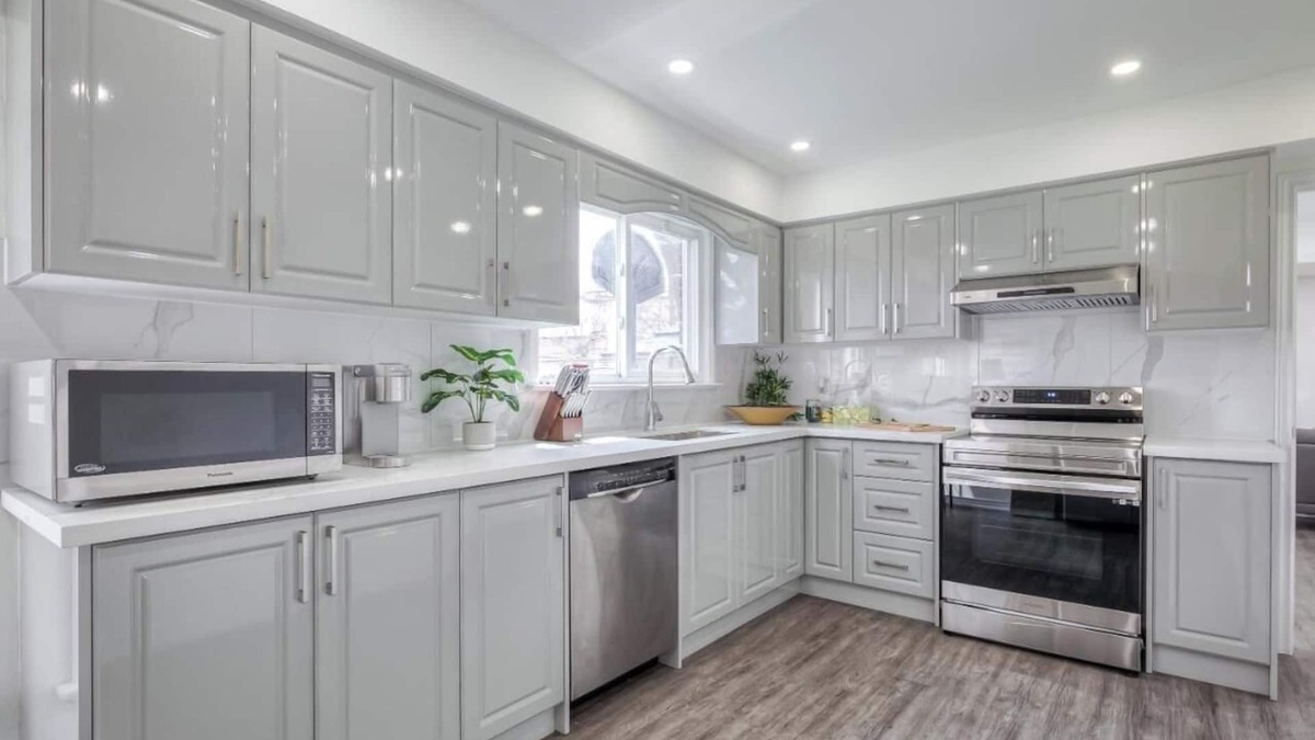 Innisfil House | Luxury 3BR Villa