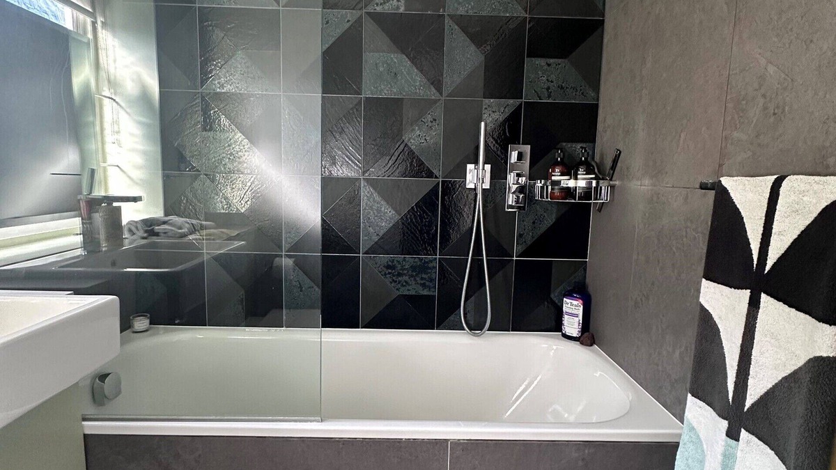 Cricklewood House | Luxury | 3x King Beds | Garden | Free Parking | Air Con
