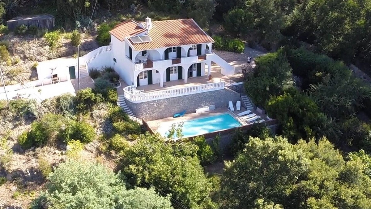 Monchique Villa | Luxury 4 Bed Villa with Pool & Stunning Sea Views