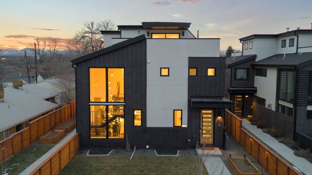 Villa Park House | Luxury 4 Bedroom 4.5 Bath Gourmet Kitchen Skyline: Broncos, Sloan's, Central