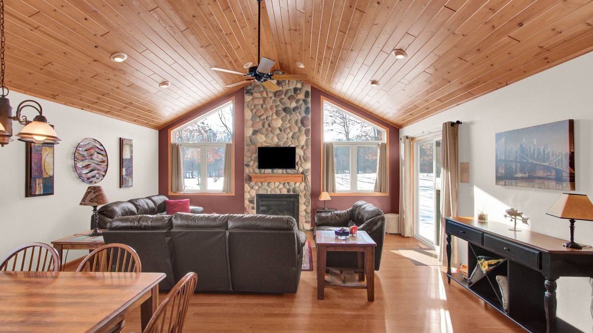Rome Condo | Luxury 4 bedroom Condo on Lake Arrowhead Lakes course, 1 mile to Sand Valley
