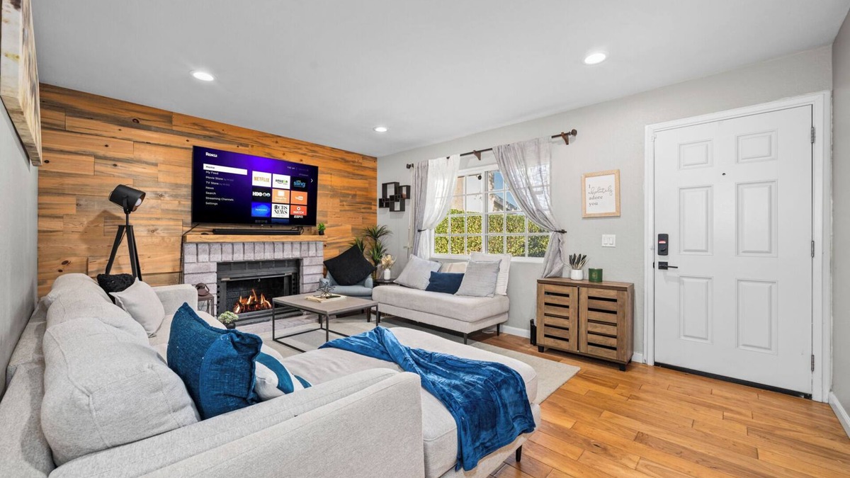 Mira Mesa House | Luxury 4-bedroom in terrific San Diego with Detached Studio &Backyard Oasis