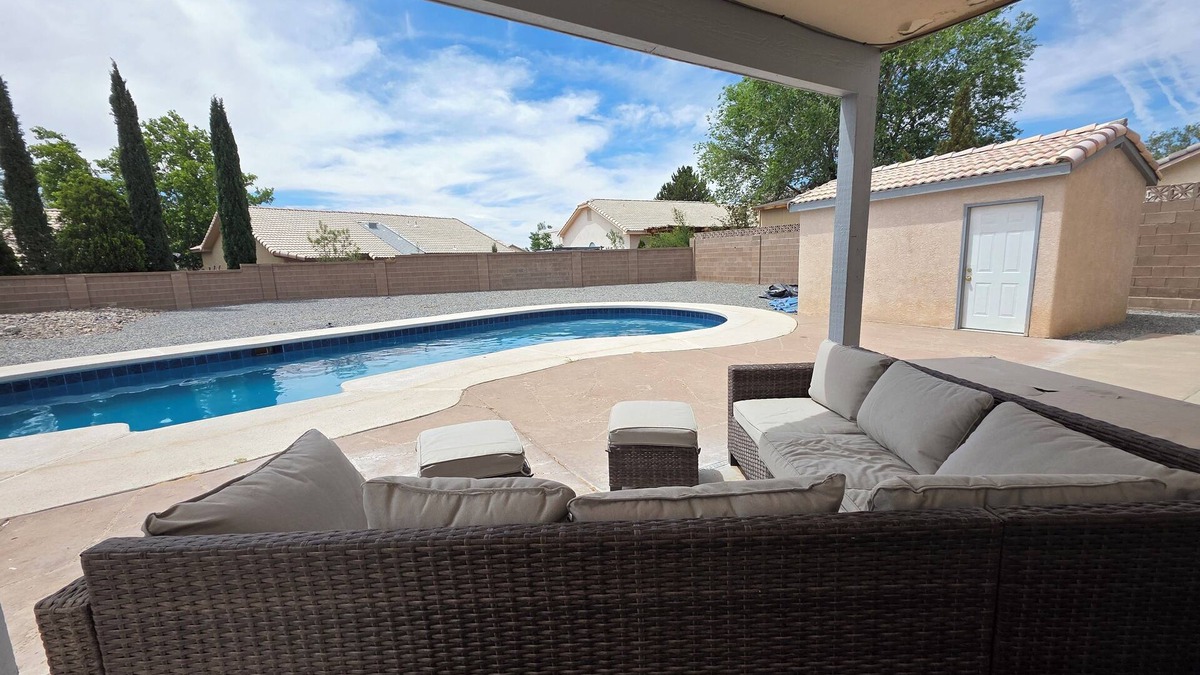 Tierra Oeste House | Luxury 4 Bedroom Private Home with Poolside Retreat