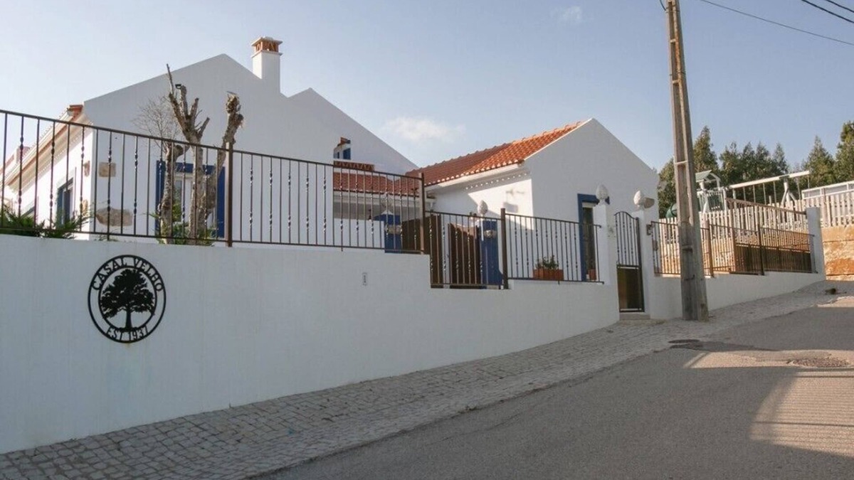 Caldas da Rainha Villa | Luxury 4-bedroom villa with heated pool and private property in tranquil Guisado