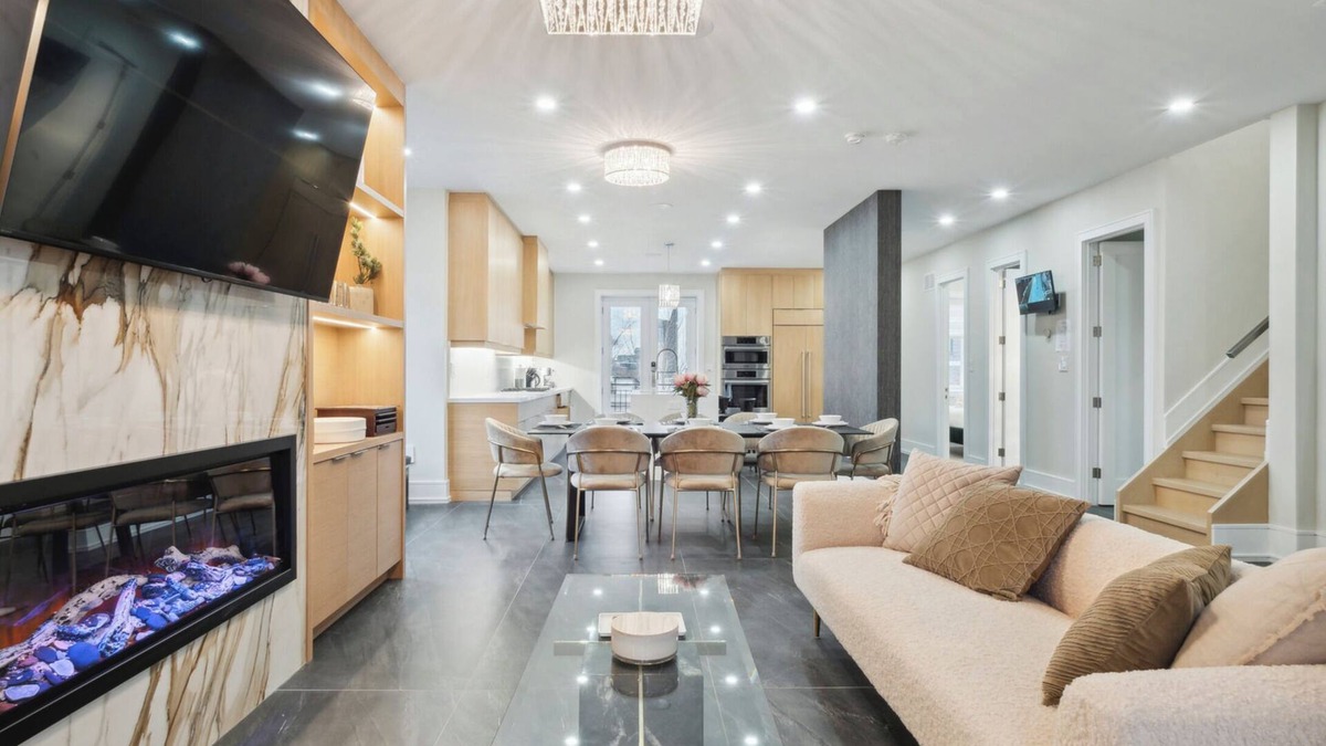 North York House | Luxury 4 Bedroom Retreat Steps to Yorkdale Mall
