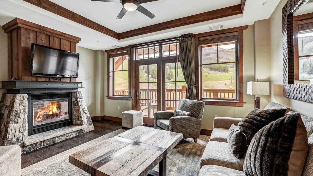 Peak 8 Condo | Luxury 4 Bedroom Steps from Skiing and Winter Activities by RedAwning