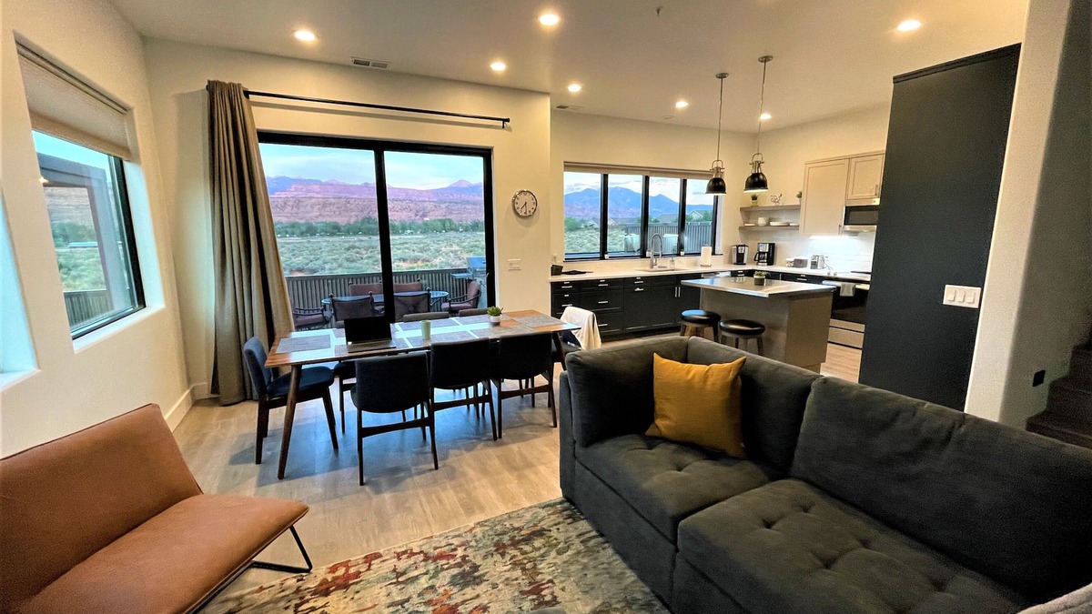 Moab South Valley House | Luxury 4 bedroom twin home, beautiful views. Private hot tub. Covered patio.