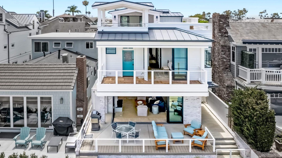 Newport Beach House | Luxury 4 bedroom, 5 bath home on E. Bayfront, Little Balboa Island