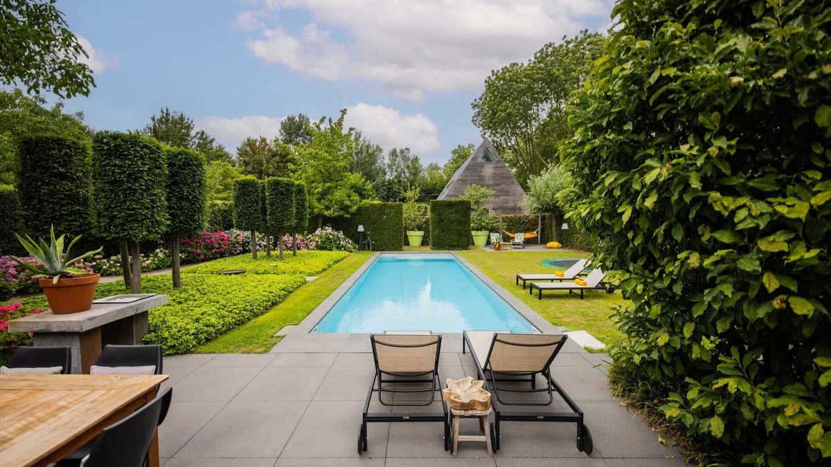 Het Hofke Villa | Luxury 4 Bedroom Villa with private pool in Eindhoven