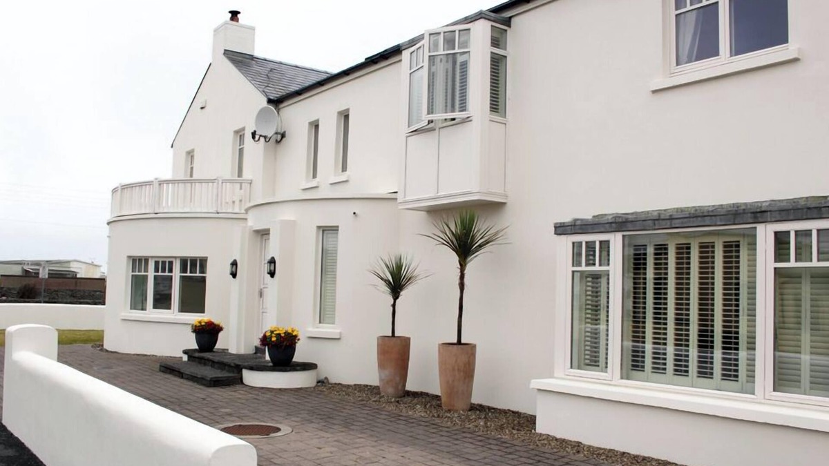 Lahinch House | Luxury 4 bedroomed lodge beside Lahinch Golf Course