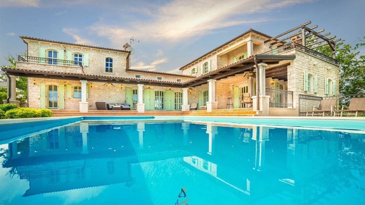 Visnjan Villa | Luxury 4-BR Villa with Pool, Ensuite Sauna, and Stunning Sea & Forest Views