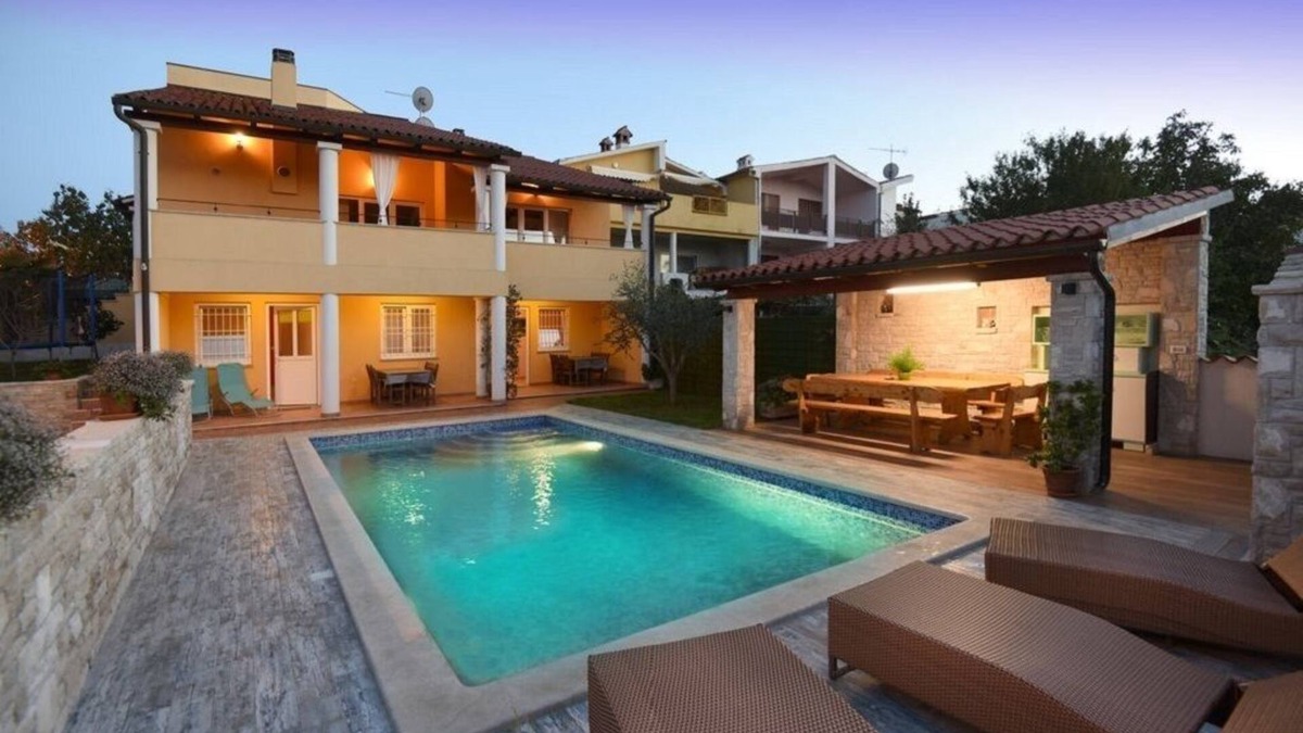 Stinjan House | Luxury 4* house with private pool 32 m2