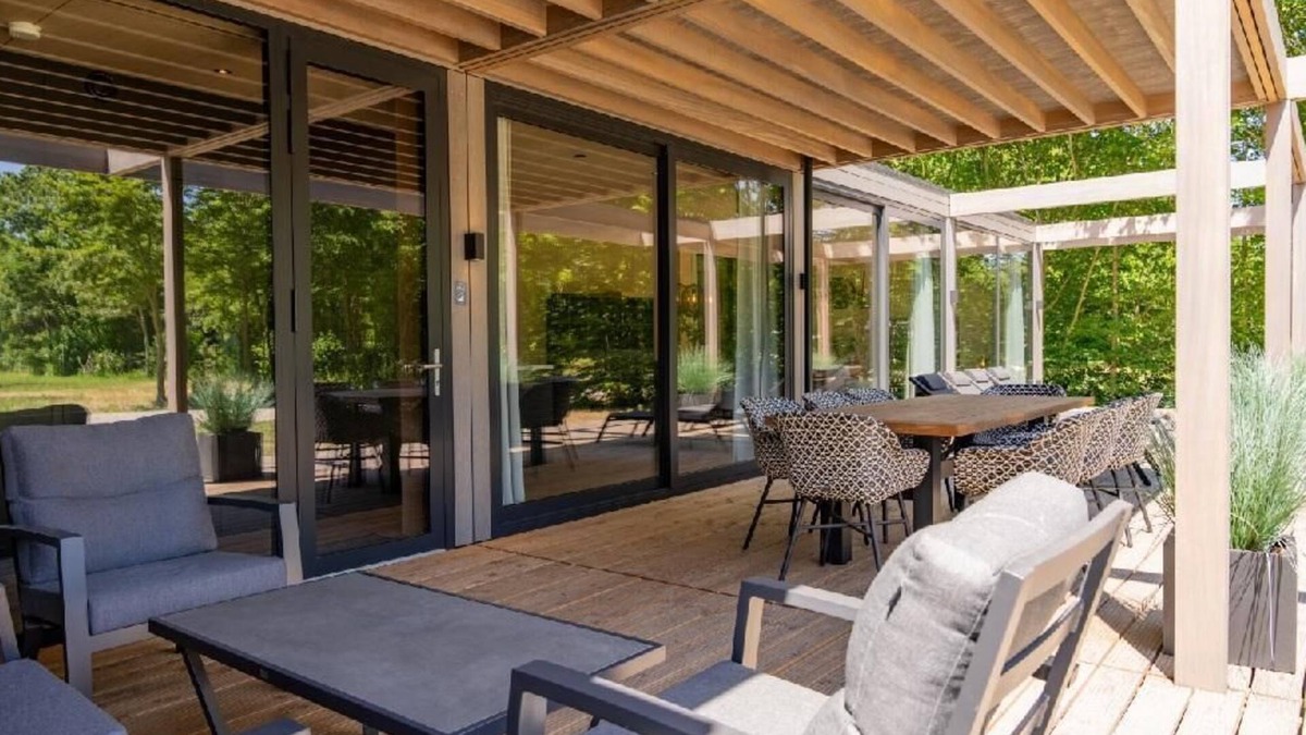 Maasbree House | Luxury 4-person villa with two bathrooms, air conditioning and a covered terrace, surrounded by nature in North Limburg.