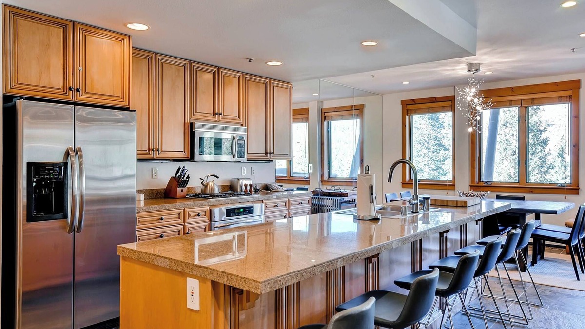 River Run Condo | Luxury 4Bdr Ski In-Out Condo-Premium Amenities by RedAwning