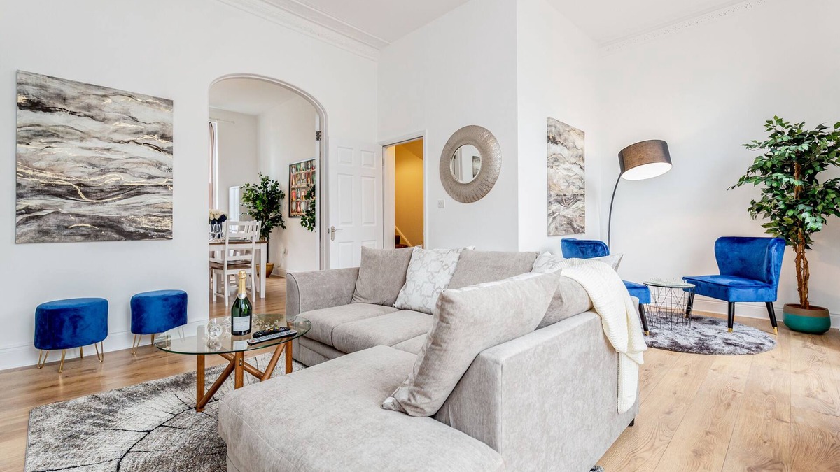 Kensington Apartment | Luxury 4bed home 2min from High Street Ken/Olympia