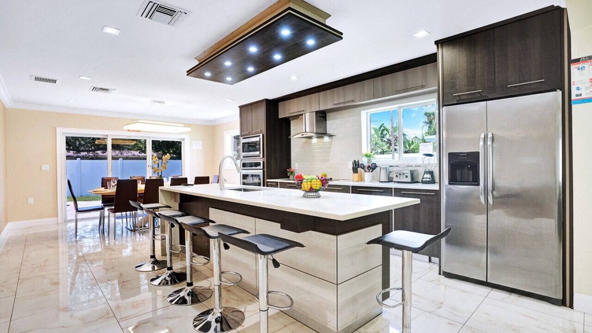 South Lake Villa | Luxury 4BR/4BA Villa Heated Pool Minutes To Beach