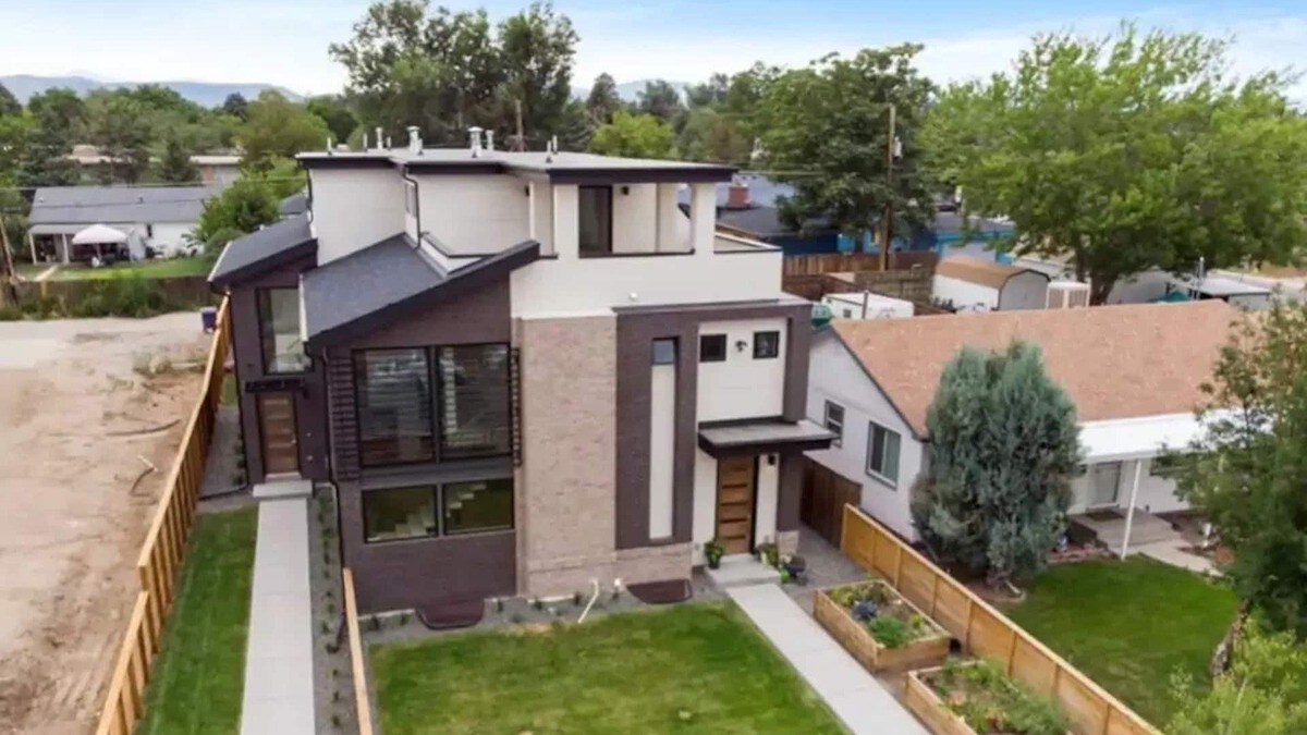 Villa Park House | Luxury 4BR Home Rooftop Fire Pit, Gourmet Kitchen, Downtown, Broncos, Red Rocks