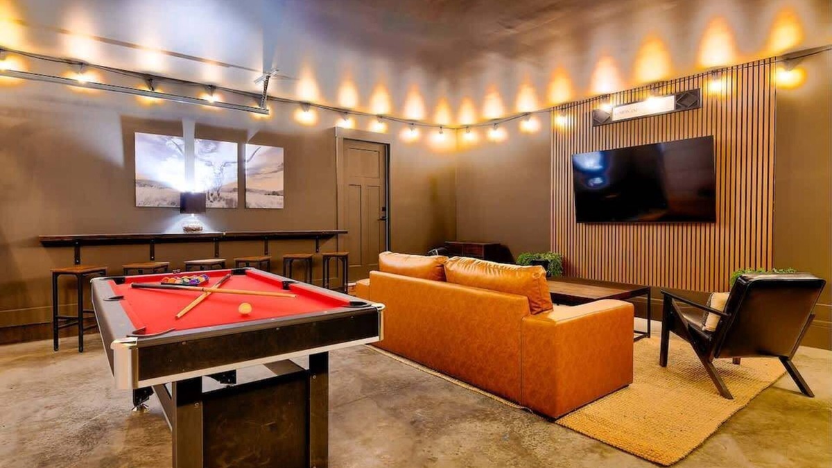 Talbot's Corner House | Luxury 4BR Home w/Game Room, 10 Beds & Nash Vibes