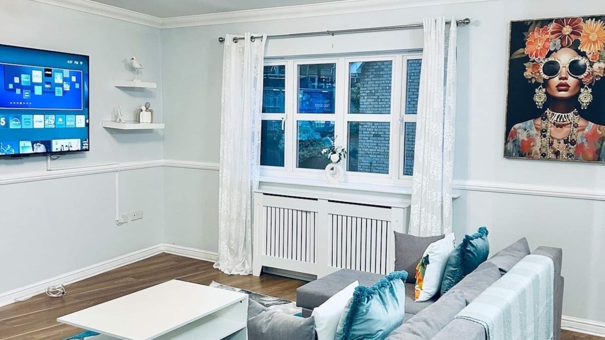 Greenhithe House | Luxury 4BR House , Bluewater, Dartford, Parking