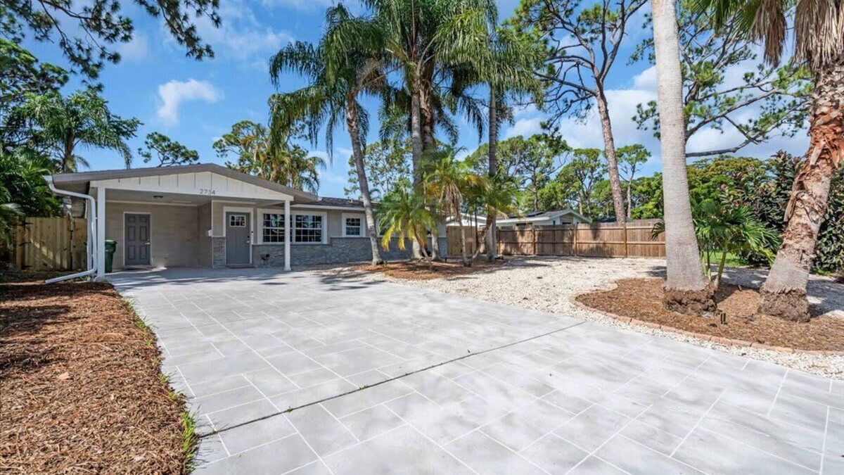 Park East House | Luxury 4BR Pool Home Near Downtown & Lido Beach