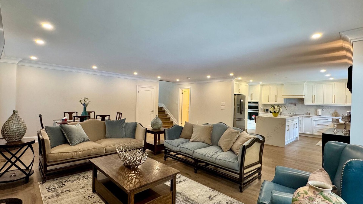 Clarkson-Lorne Park House | Luxury 4BR Retreat with Pool, Piano, Spa & Games