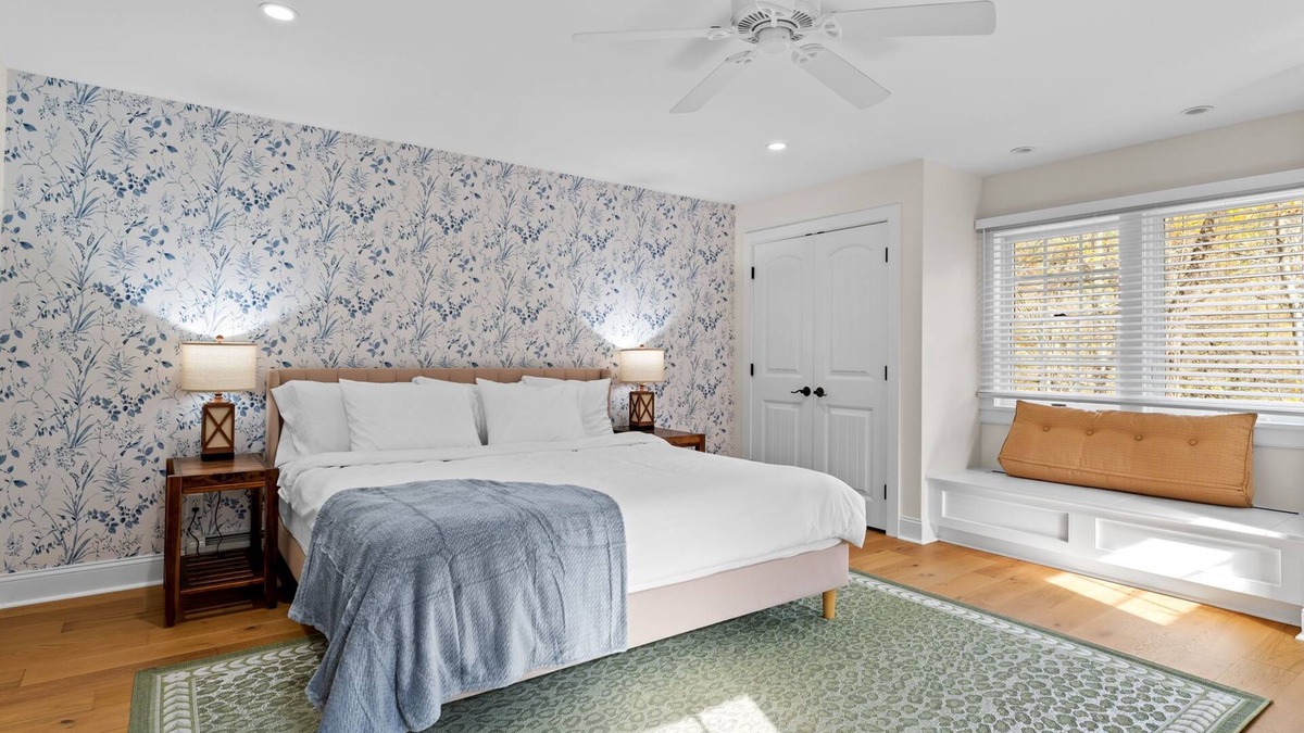 East Haven Rutland County House | Luxury 4BR Wedding & Ski Retreat by Mountain Top Inn, Killington, and Pico!