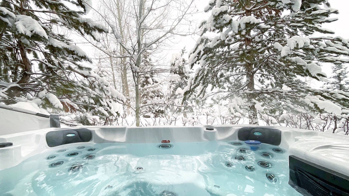 Canyon Links House | Luxury, 4BR with Large Hot Tub, Gourmet Kitchen, Great for Families